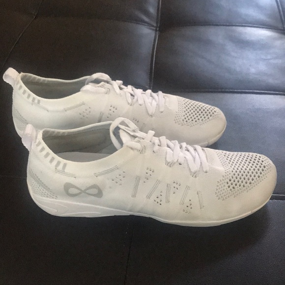 nfinity flyte cheer shoes
